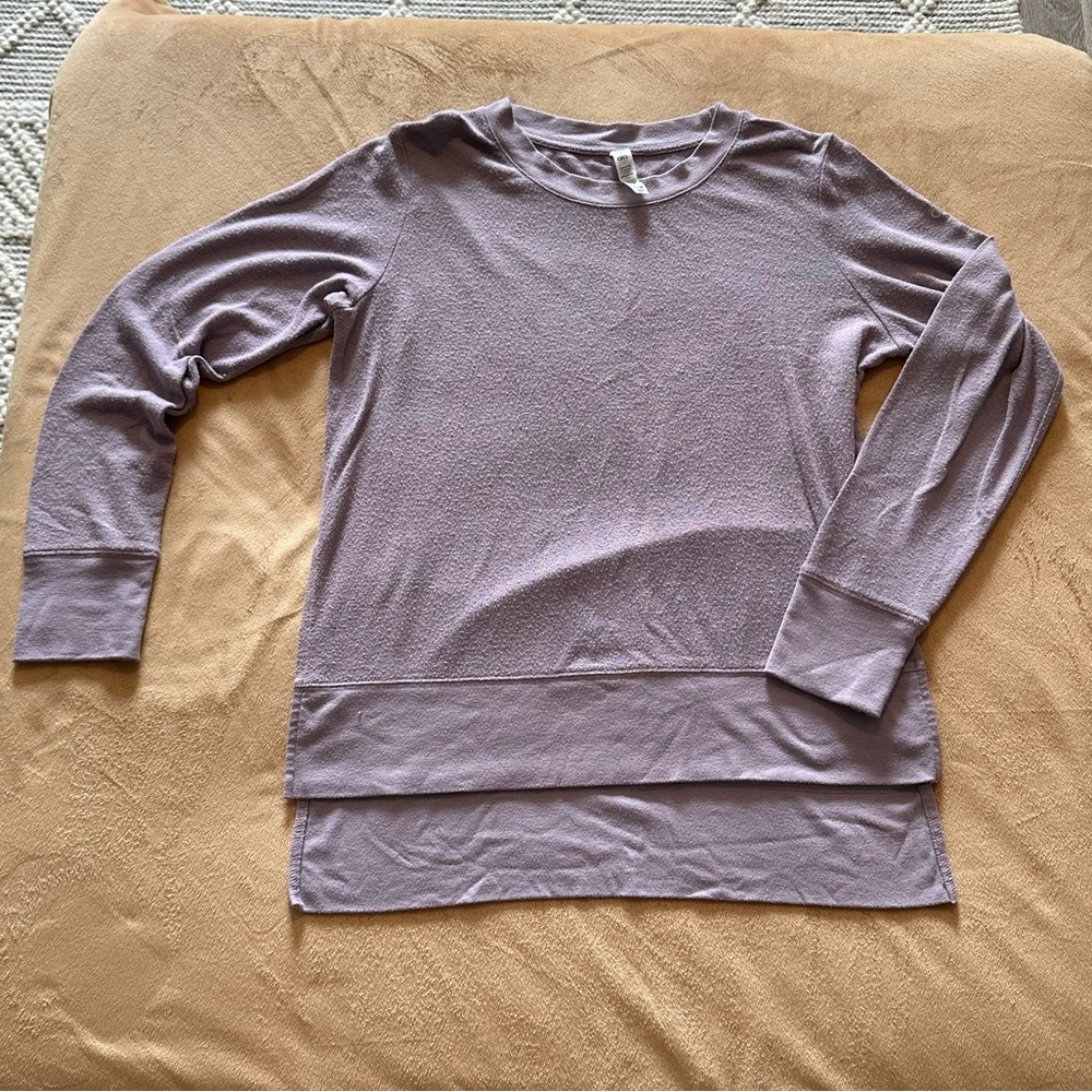 Alo Yoga lavendar smoke Heather pullover sweater